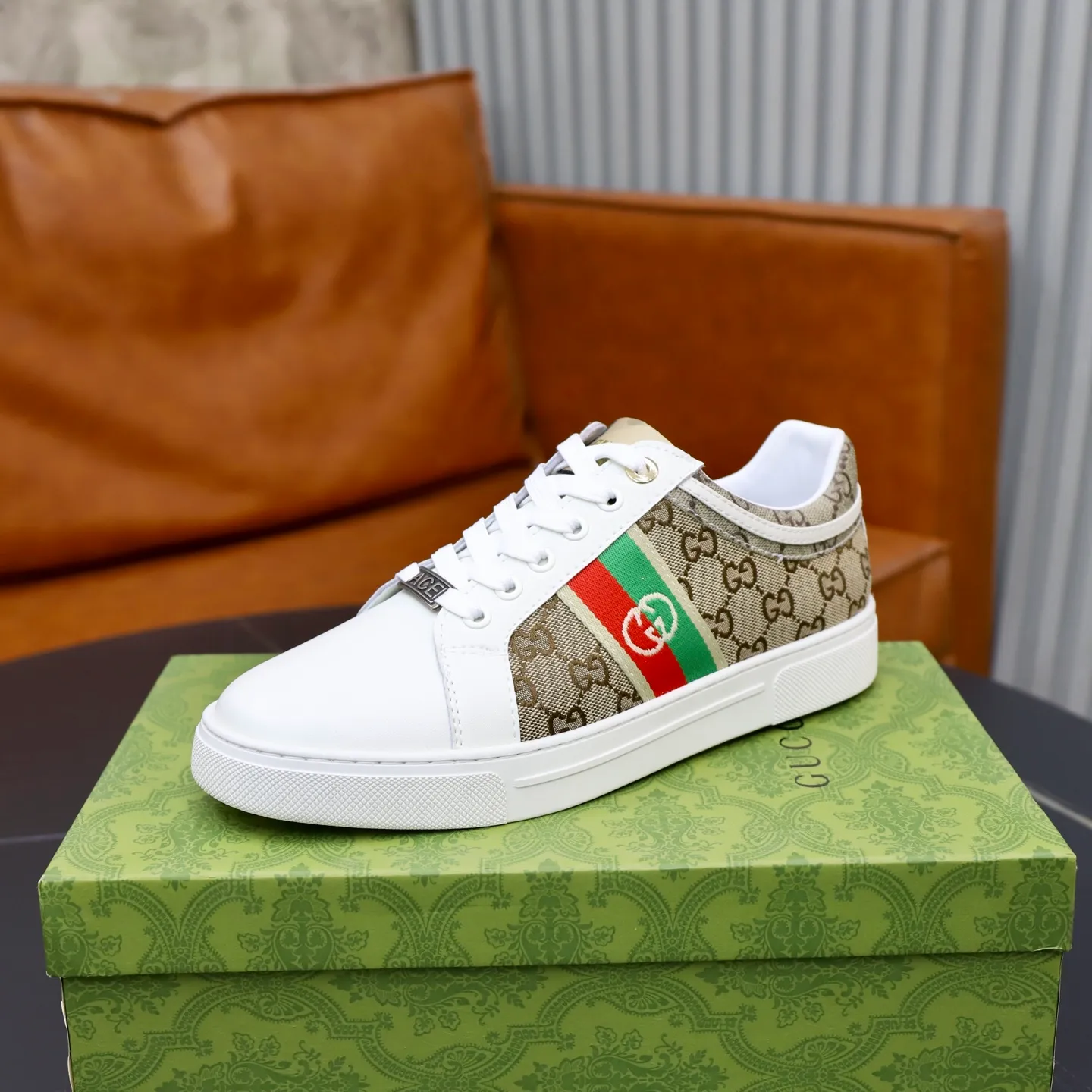 Ex-factory price: 440💰🙅‍♂️🙅‍♂️🙅‍♂️ Brand: GUCCI Standard code: 38-44 (45 customized) Grade: Same as the official website Material: Original material splicing Comfortable and breathable lining Lightweight and wear-resistant sports outsole Style category: Men's fashionable casual shoes Running sneakers Distinguished luxury brand elements Top luxury Color: actual picture color